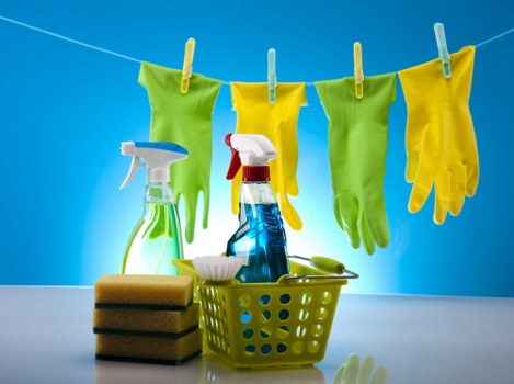 Bathroom cleaning as part of move-in cleaning in Pimlico